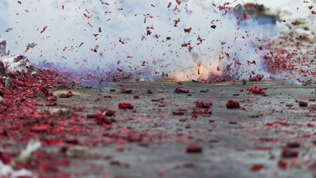 Ruim de helft van de Dordtenaren is klaar met Vuurwerk. Ruim de helft van de Dordtenaren is klaar met Vuurwerk.