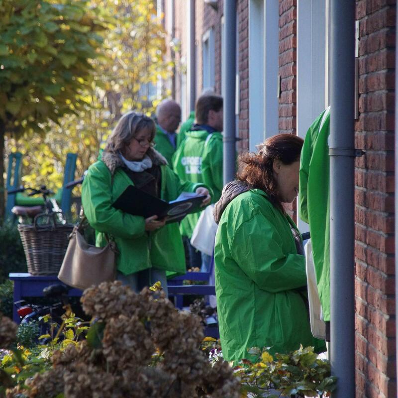 GroenLinks buurtcampaigners bellen in wijken aan om het gesprek aan te gaan over wat kiezers belangrijk vinden.